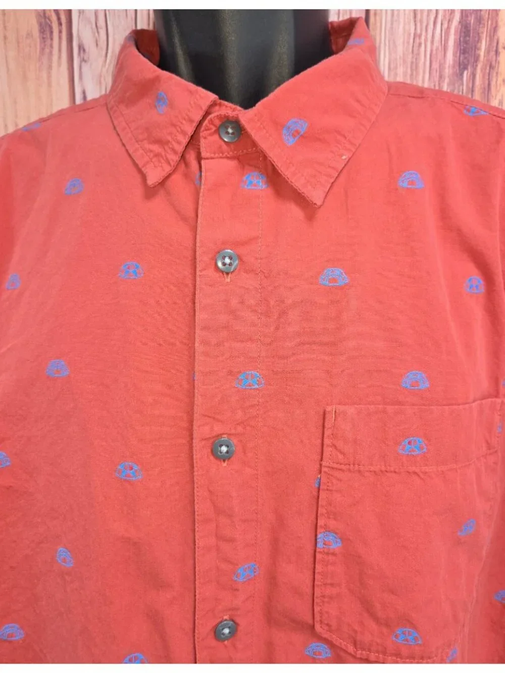 The North Face Mens Red Short Sleeve Shirt XL With Blue Print
